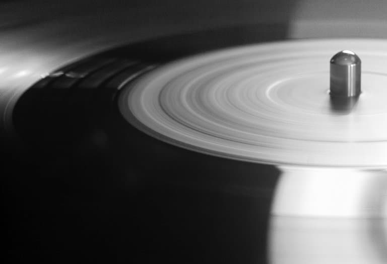 Playlist to start the week-end perfectly