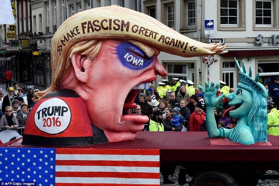 The Rosenmontag Carnival makes a fool of politicians