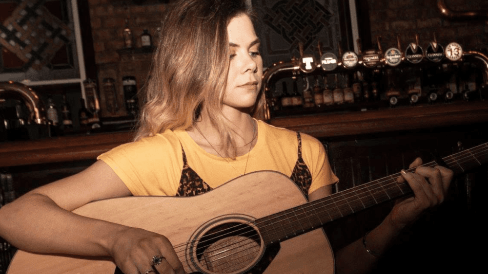 Feature: Jen Ella – “eyes for you”