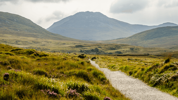 The most famous French song about Ireland: “Les Lacs du Connemara” by Michel Sardou
