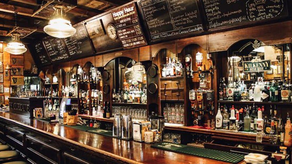 10 Amazing Traditional Irish Pubs You Need to Visit